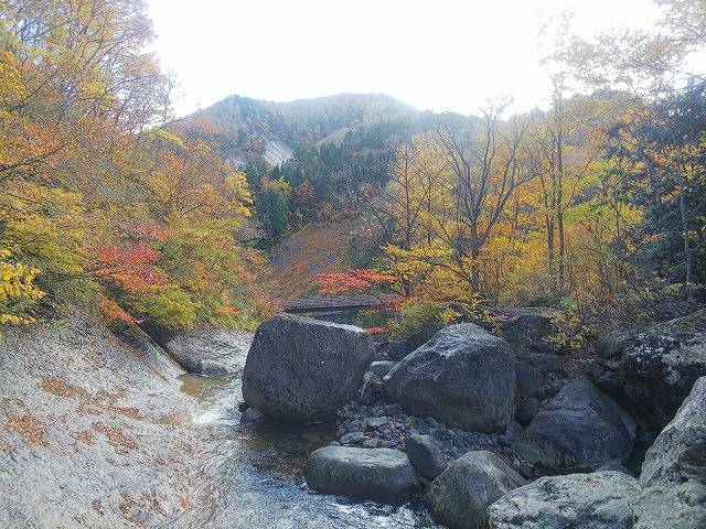 大滝沢の出合から橋方面