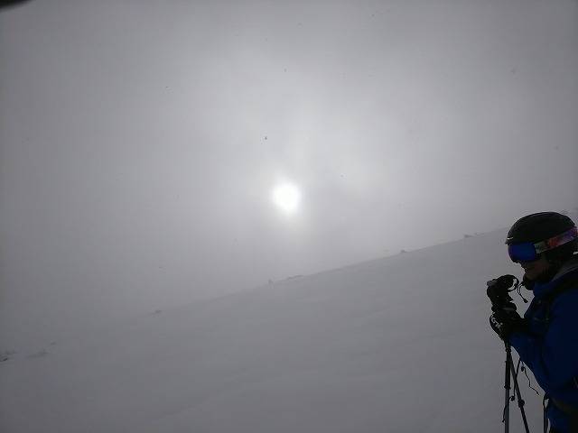 雲の切れ間から太陽が見えてきた